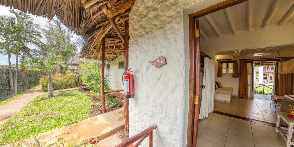 Hotel Karafuu Beach Resort Pingwe Luaran gambar
